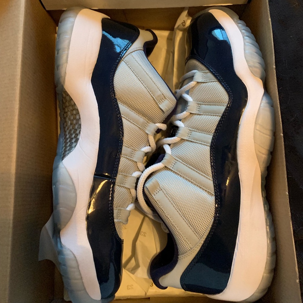 Air Jordan 11 Georgetown